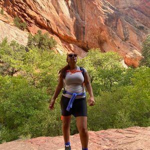 Meet your Posher, Eva